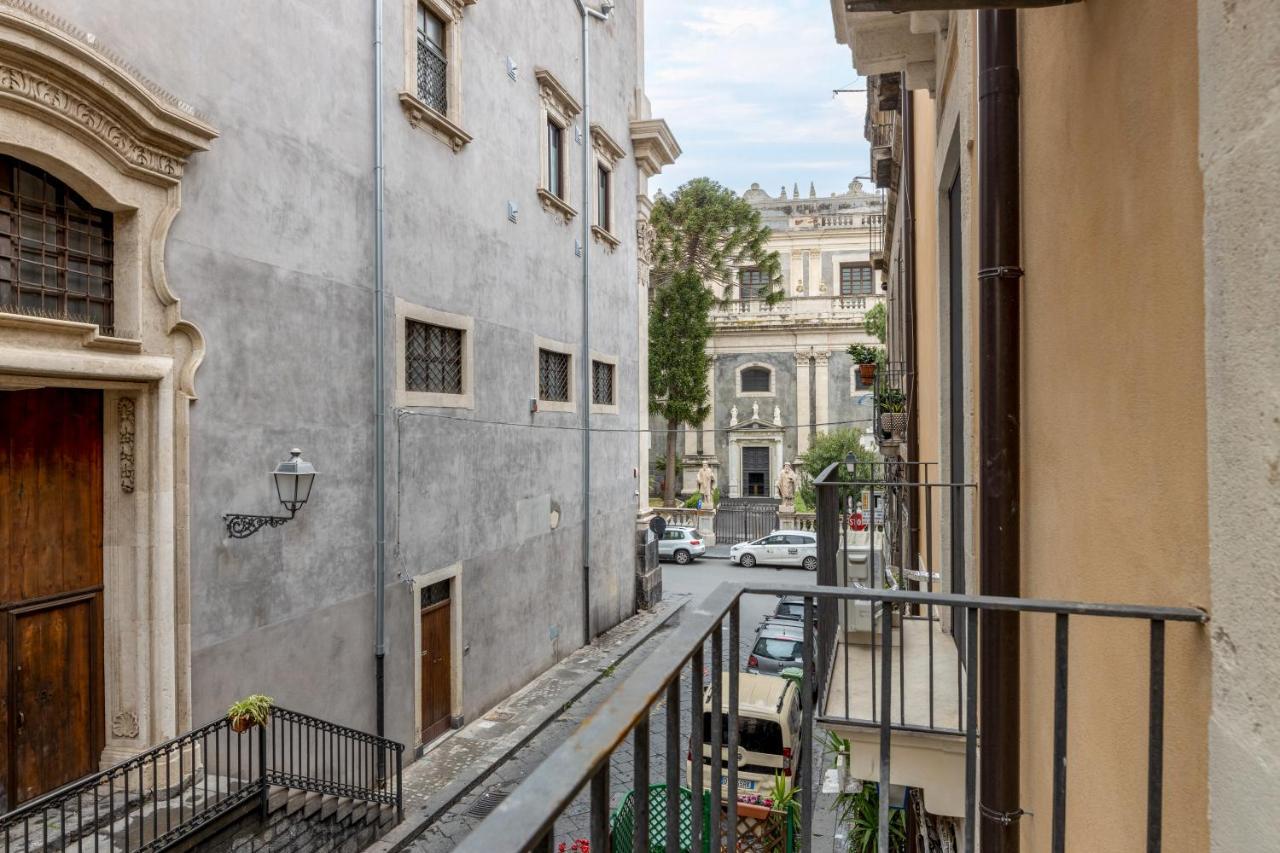Отель La Regina Del Duomo Catania Centro Экстерьер фото
